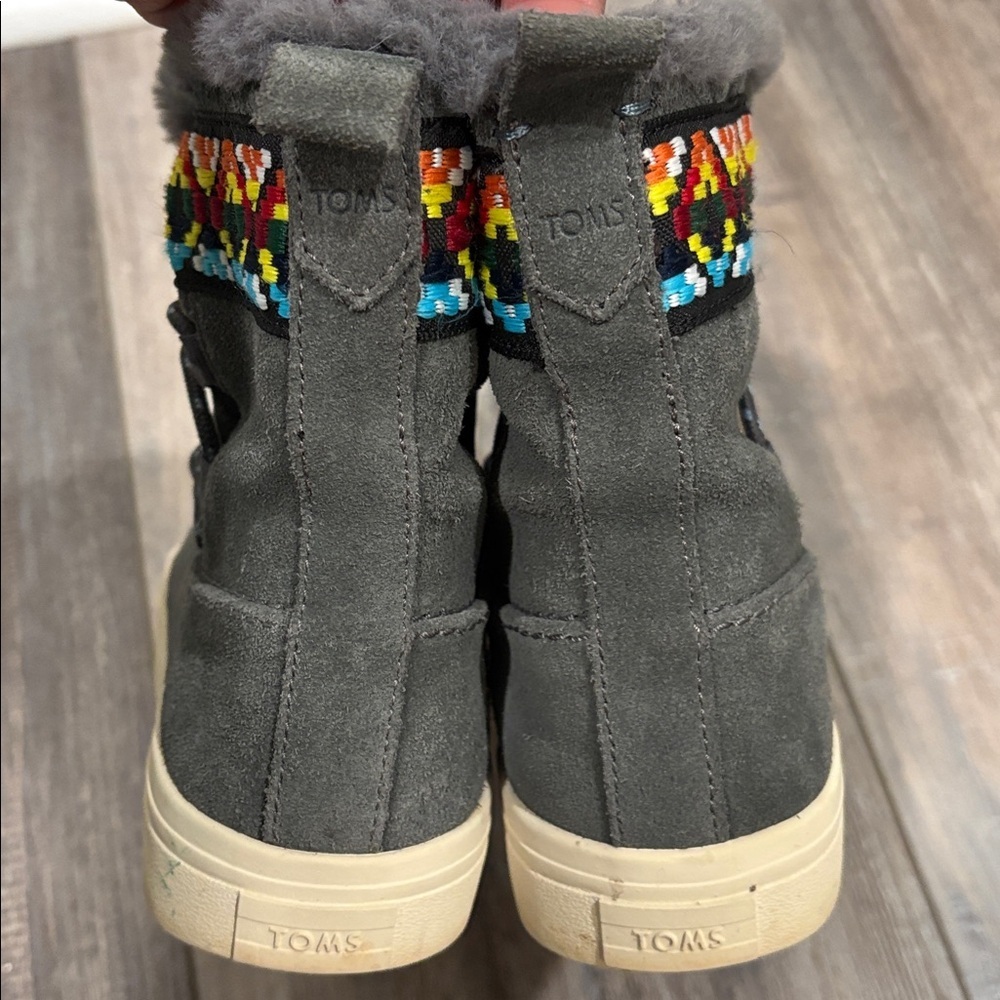 TOMS Alpine grey faux fur boots 7.5 - Picture 4 of 8